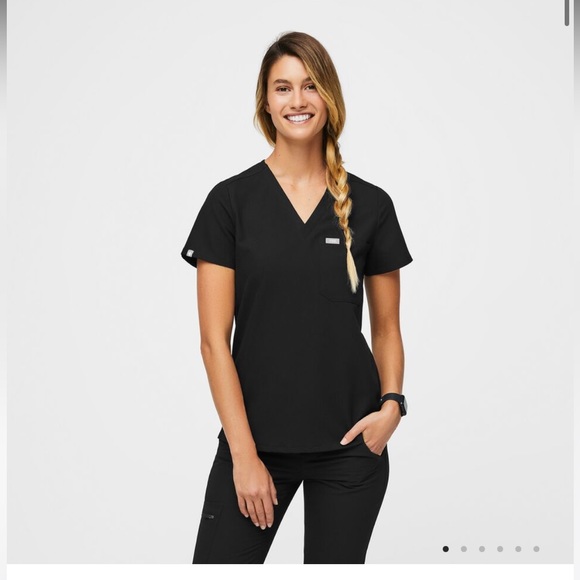 FIGS Catrina One-Pocket Scrub Top - BLACK - Picture 1 of 2